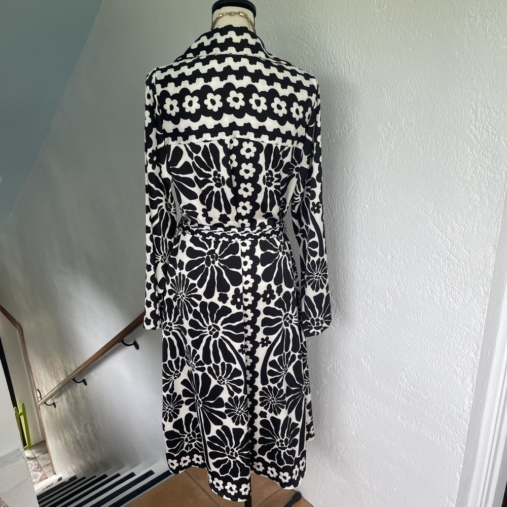 House of Harlow 1960 Black and White Long Sleeve Floral Shirt Dress - Picture 6 of 10